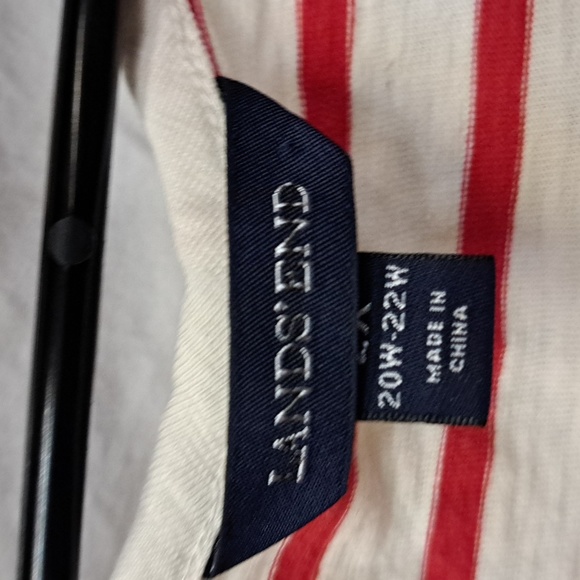 20W-22W Lands End summer striped and embroidered red and white tank top - Picture 2 of 5